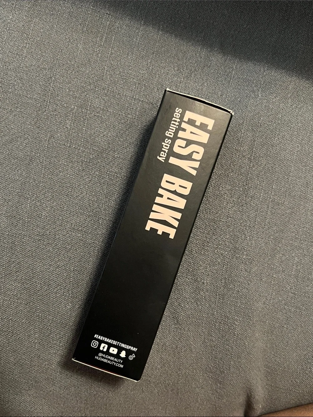 HUDA BEAUTY Easy Bake Setting Spray — Black Packaging